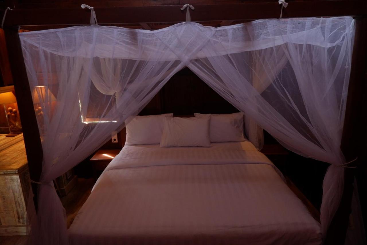 Satria House Amed Hotell Exteriör bild