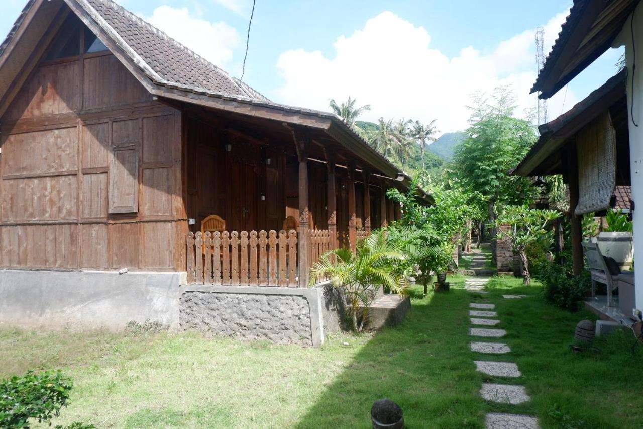 Satria House Amed Hotell Exteriör bild