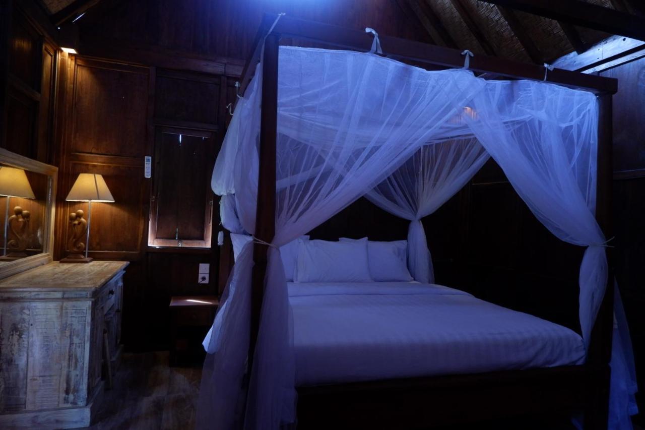 Satria House Amed Hotell Exteriör bild