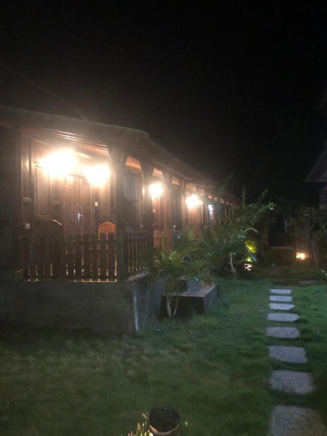 Satria House Amed Hotell Exteriör bild