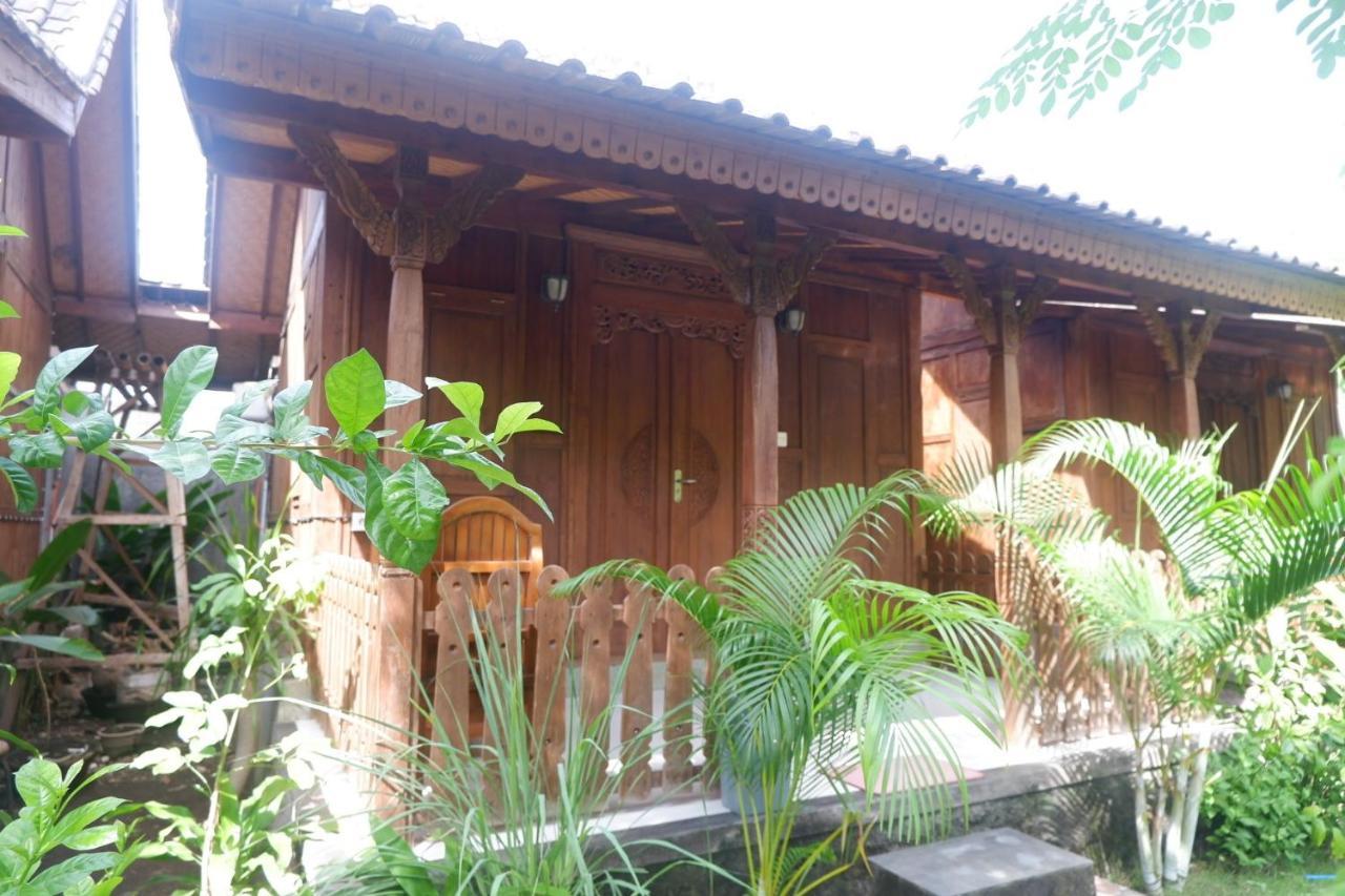 Satria House Amed Hotell Exteriör bild