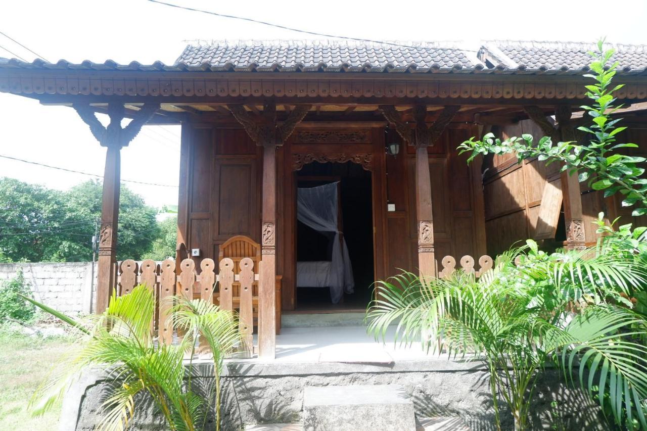 Satria House Amed Hotell Exteriör bild