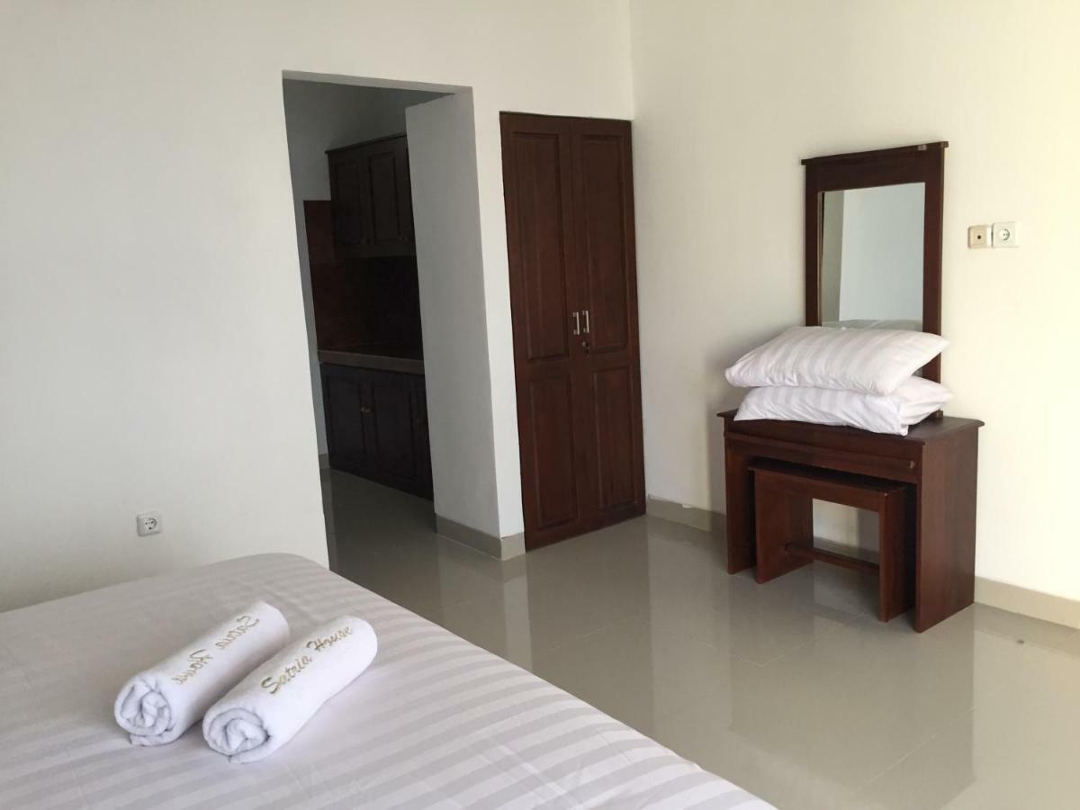 Satria House Amed Hotell Exteriör bild